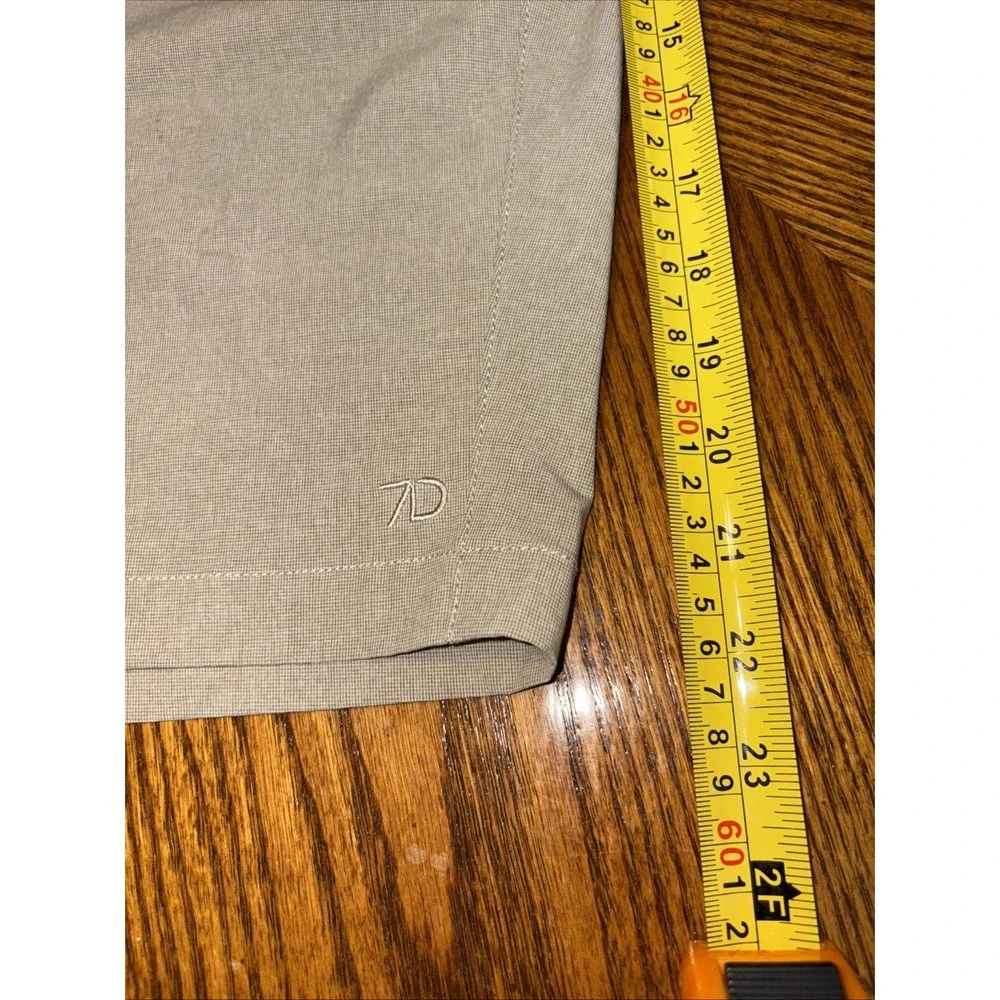 7 Diamonds Momentum Performance Shorts Men's Size 38 Beige Chino Golf